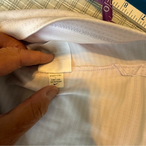 Nike womens Victory DriFit textured golf polo size large

EUC. Lilac and White - Picture 8 of 10